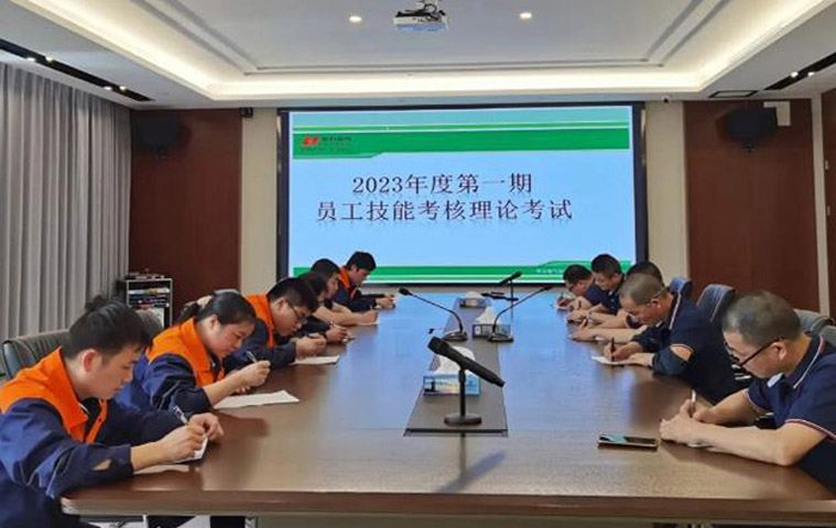 行业资深核心管理及研发团队